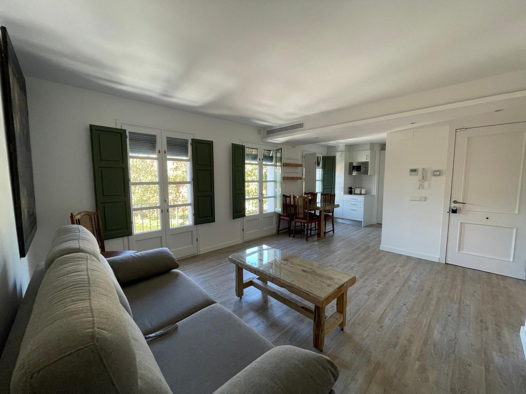 Modern In The Heart Of Old Town Apartment